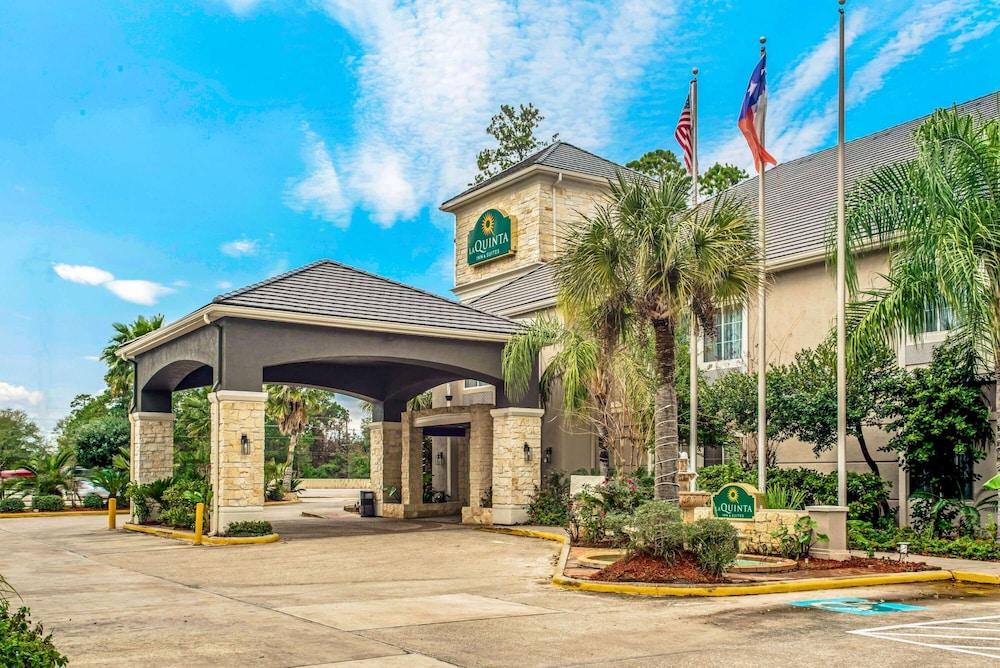 La Quinta Inn & Suites by Wyndham Kingwood Houston IAH Airpt - Featured Image