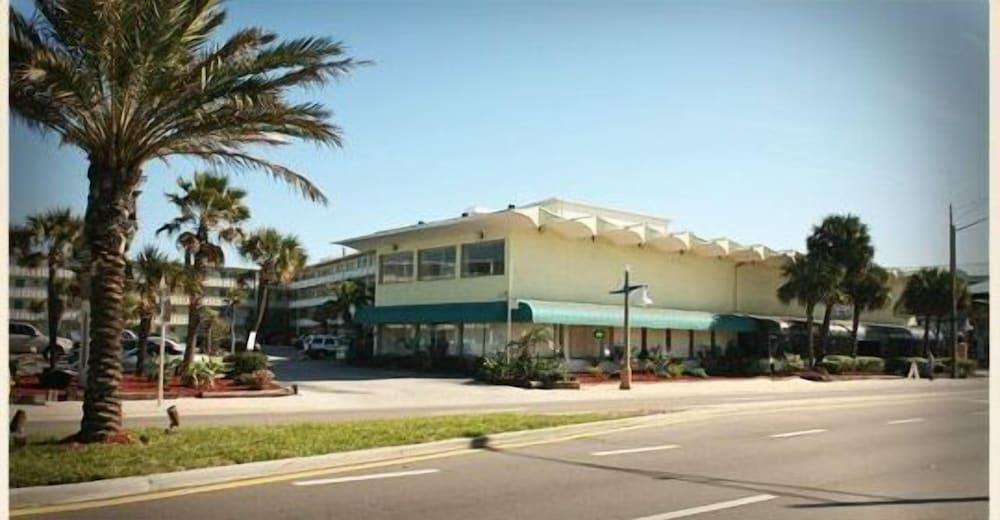 Daytona Inn Beach Resort - Exterior
