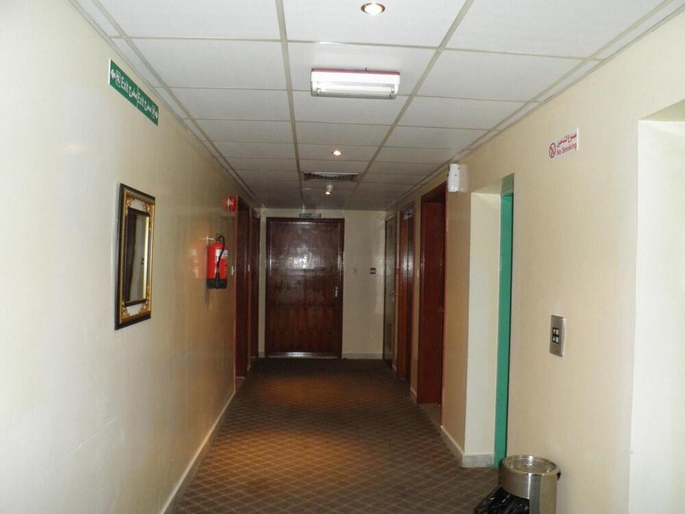 Al Buhairah Hotel Apartments - Interior