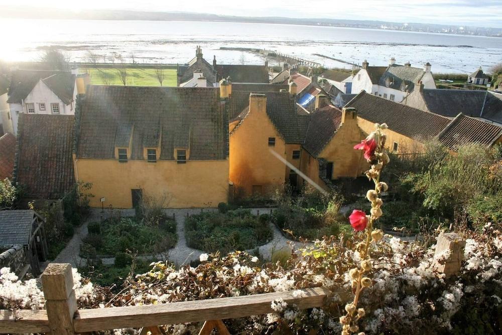 Remarkable 2-bed Apartment in Culross - Exterior