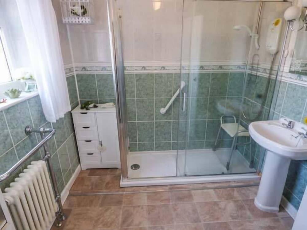 31 إلمفيل أفينيو - Bathroom