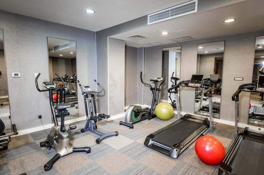 Parkside Hotel & Apartments - Fitness Facility