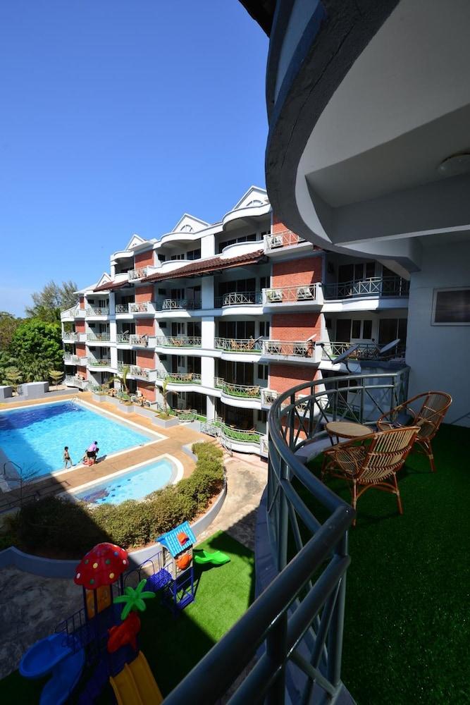 Perdana Serviced Apartment & Resorts - Pool