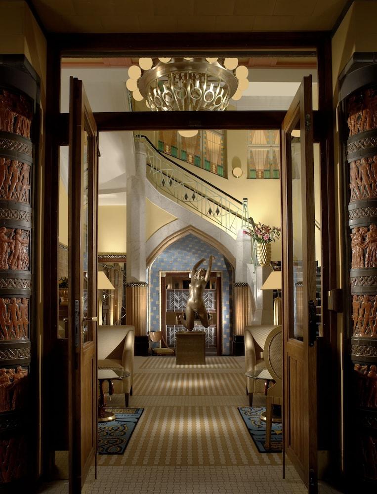 Art Deco Imperial Hotel - Interior Entrance