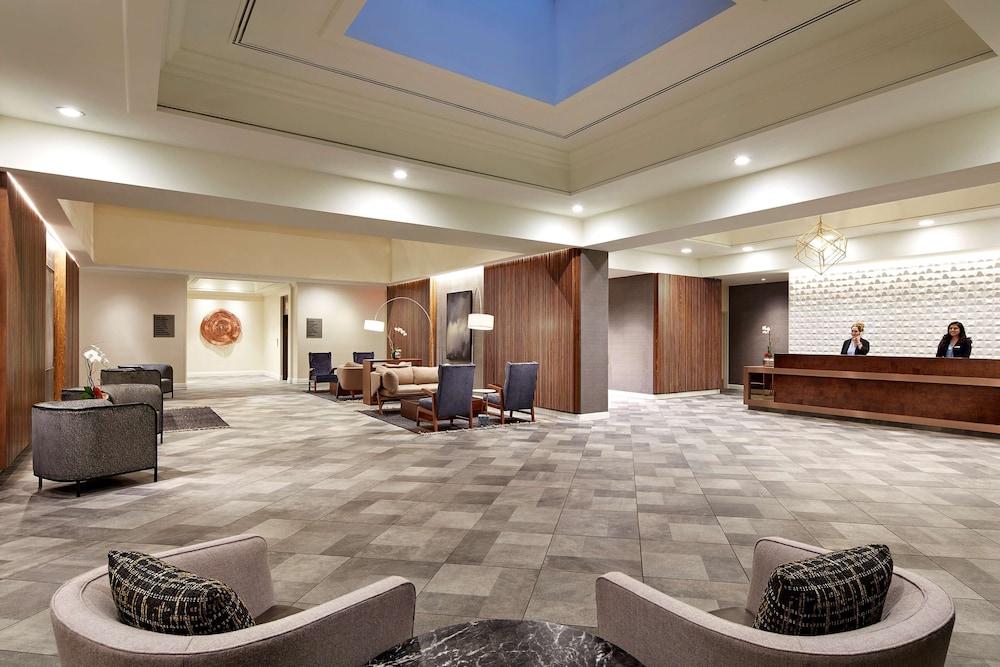 Hilton Pasadena - Lobby