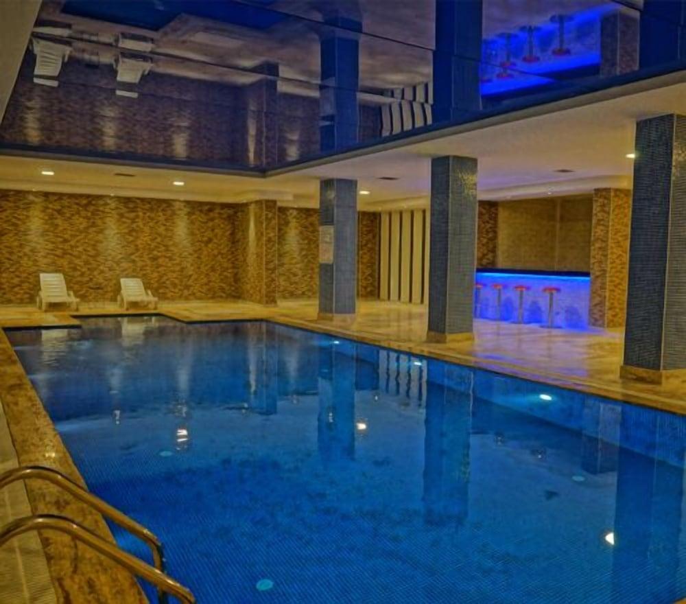 Grand Berti Hotel - Indoor Pool