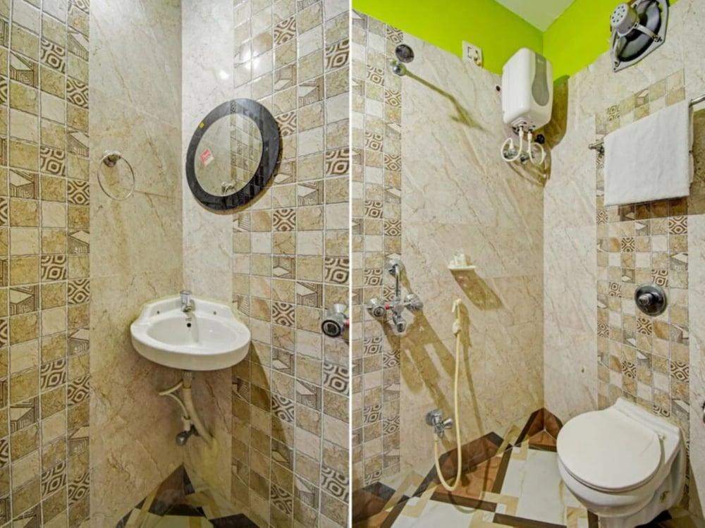 Goroomgo M M Guest House Howrah Kolkata - Bathroom