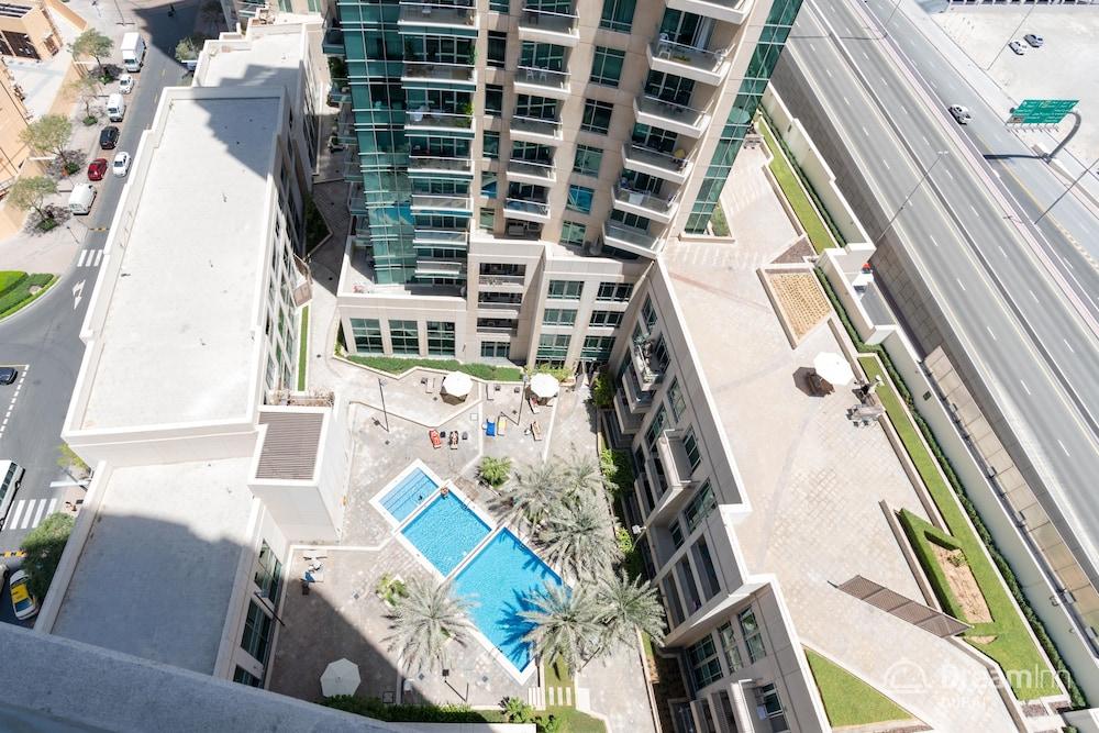 Dream Inn Dubai Apartments - Burj Views - Pool