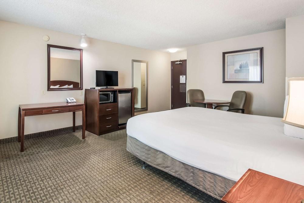 Red Lion Inn & Suites Vancouver - Featured Image