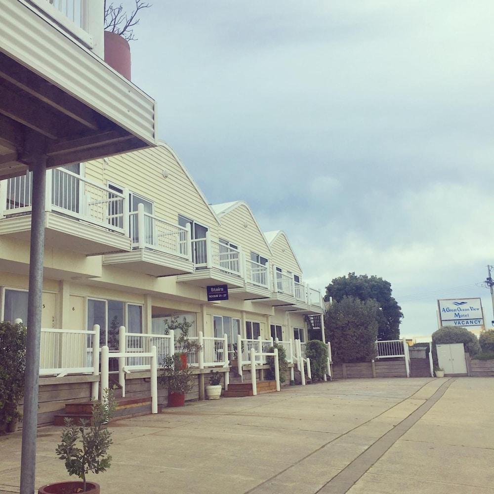 A Great Ocean View Motel - Exterior