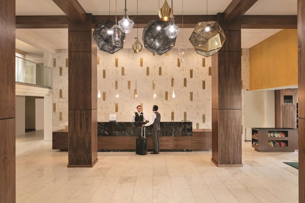 Embassy Suites by Hilton Richmond - Lobby