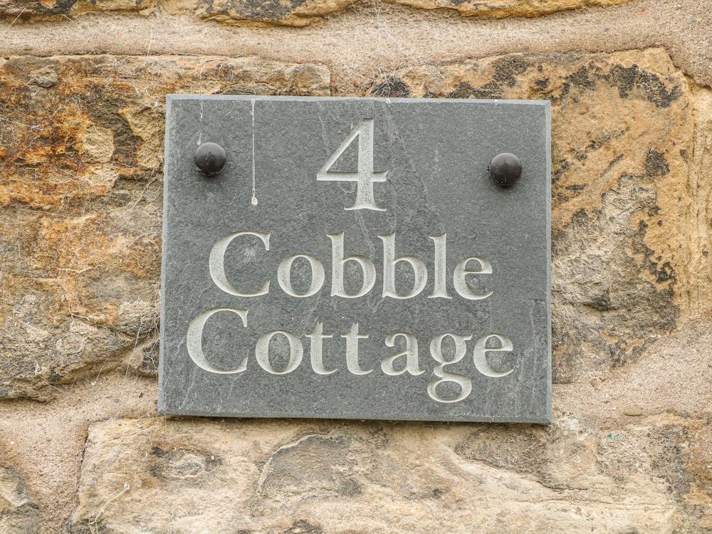 Cobble Cottage - Interior