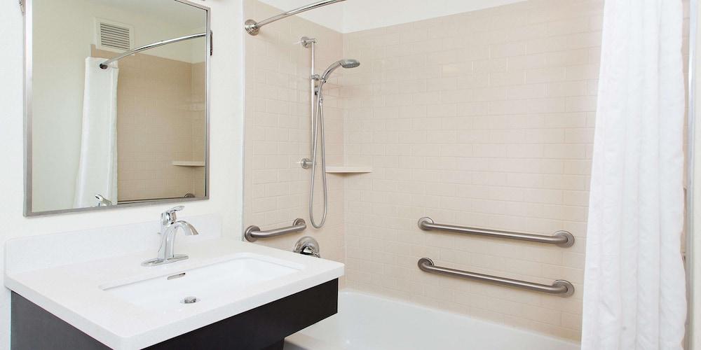 Sonesta Simply Suites Philadelphia Mount Laurel - Bathroom