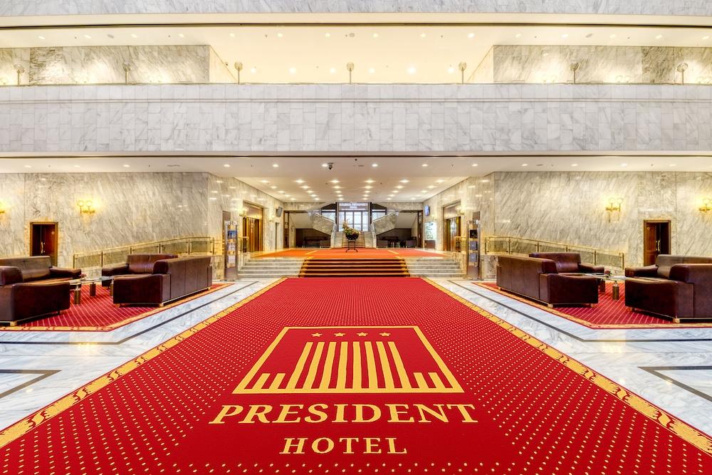 President-Hotel - Lobby Sitting Area