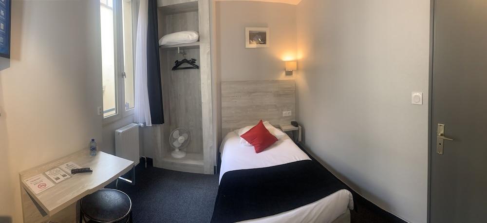 BRIT HOTEL CONFORT Suisse et Bordeaux - Room