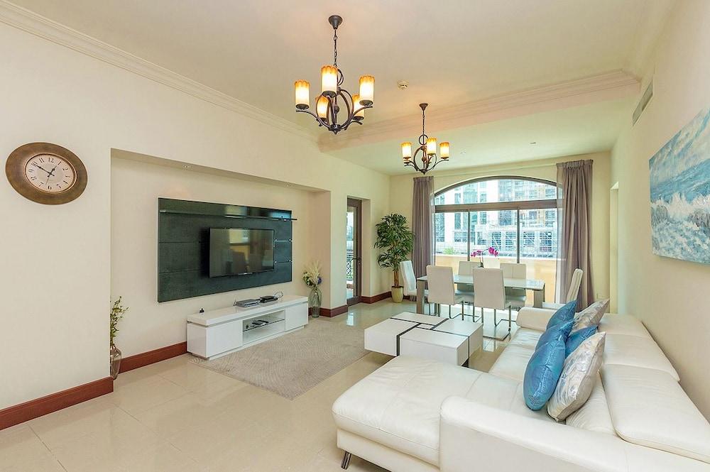 Kennedy Towers - Golden Mile - Living Room