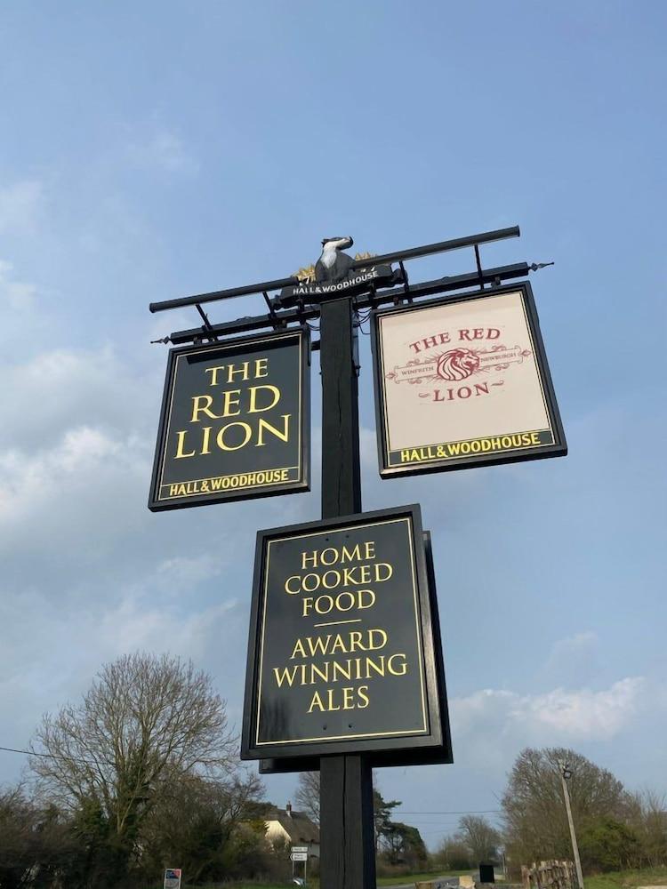 The Red Lion Hotel - Exterior