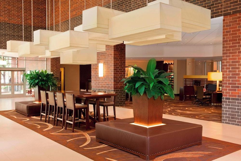 Sheraton Indianapolis Hotel at Keystone Crossing - Lobby