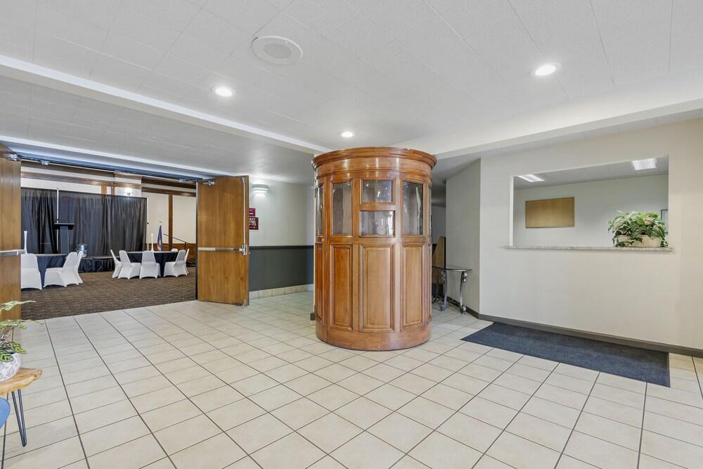 Seaport Inn and Suites - Reception