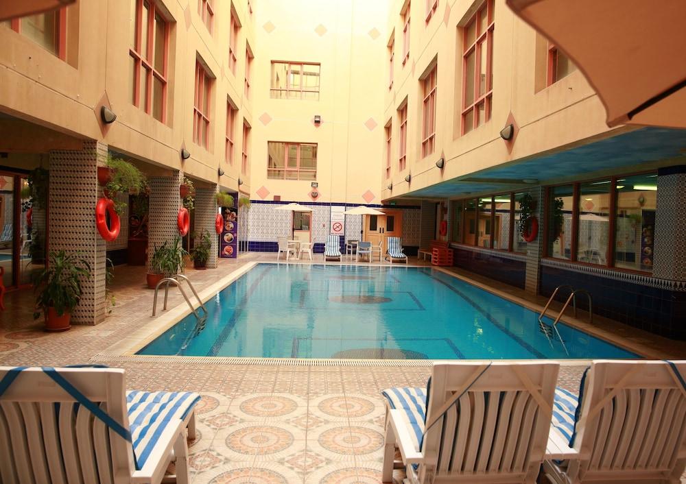Swiss International Palace Hotel Manama - Outdoor Pool