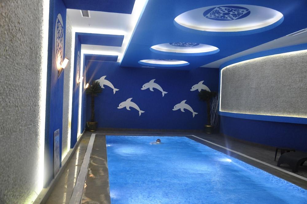إيليبس رويال هوتل آند سبا - Indoor Pool