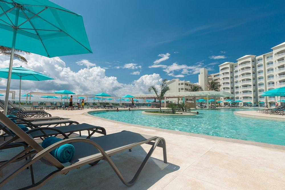 Hilton Cancun Mar Caribe All-Inclusive Resort - Outdoor Pool