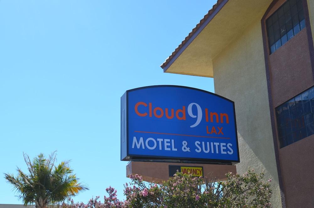 Cloud 9 Inn LAX - Exterior detail