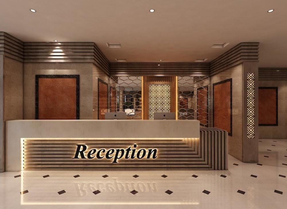 Almakan Hotel 108 - Reception