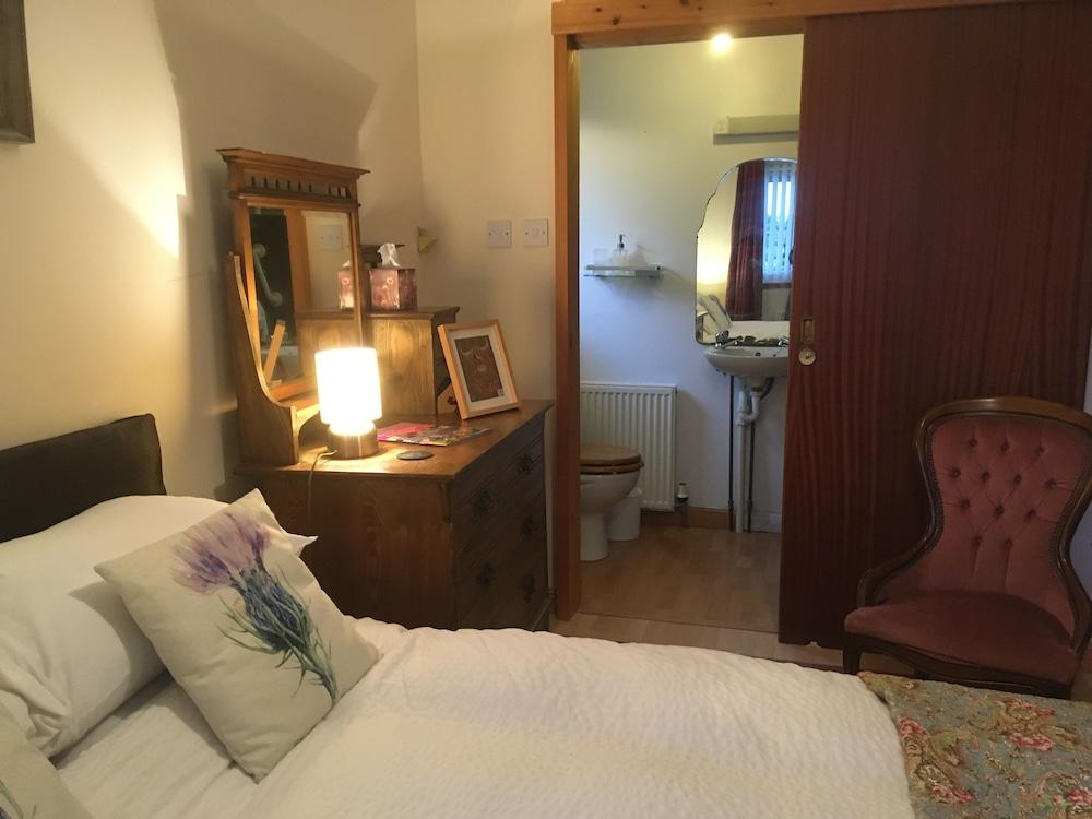 Achmore Self Catering - Room