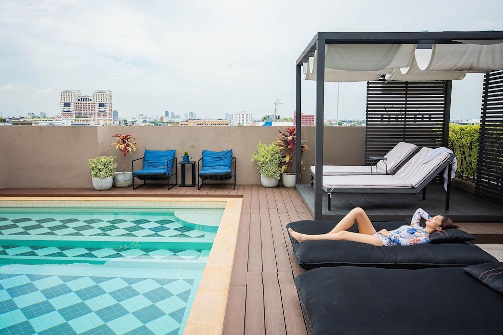 THEA Serviced Apartment by TH District - Rooftop Pool