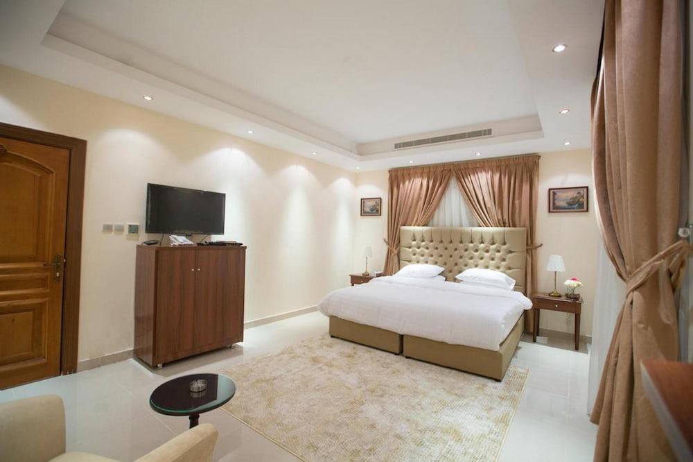 Al Fouz Luxury Hotel Suites - Featured Image