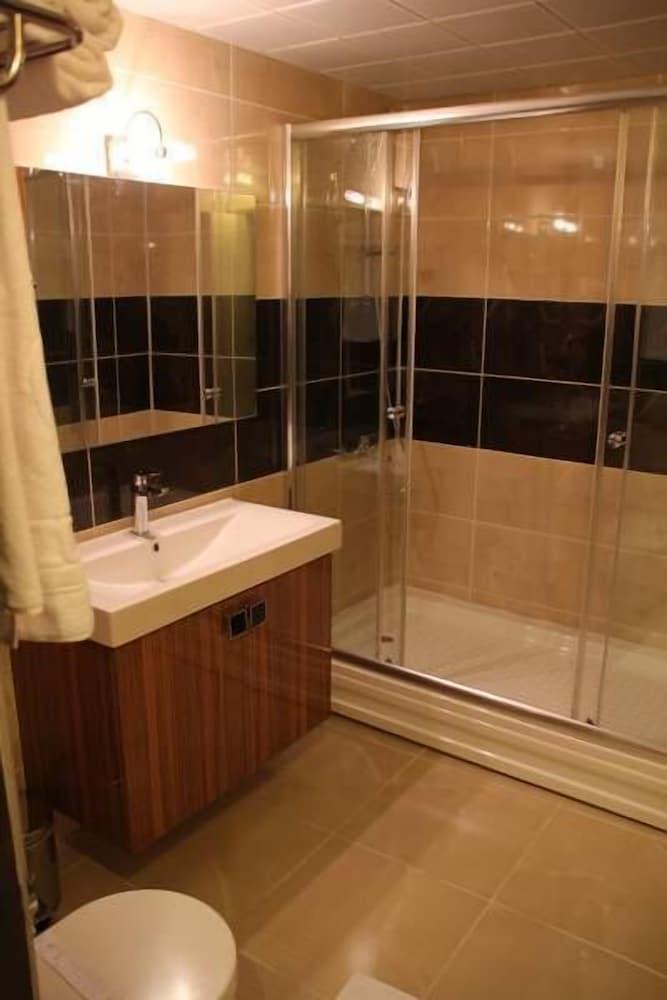 Hotel Izgi Turhan - Bathroom