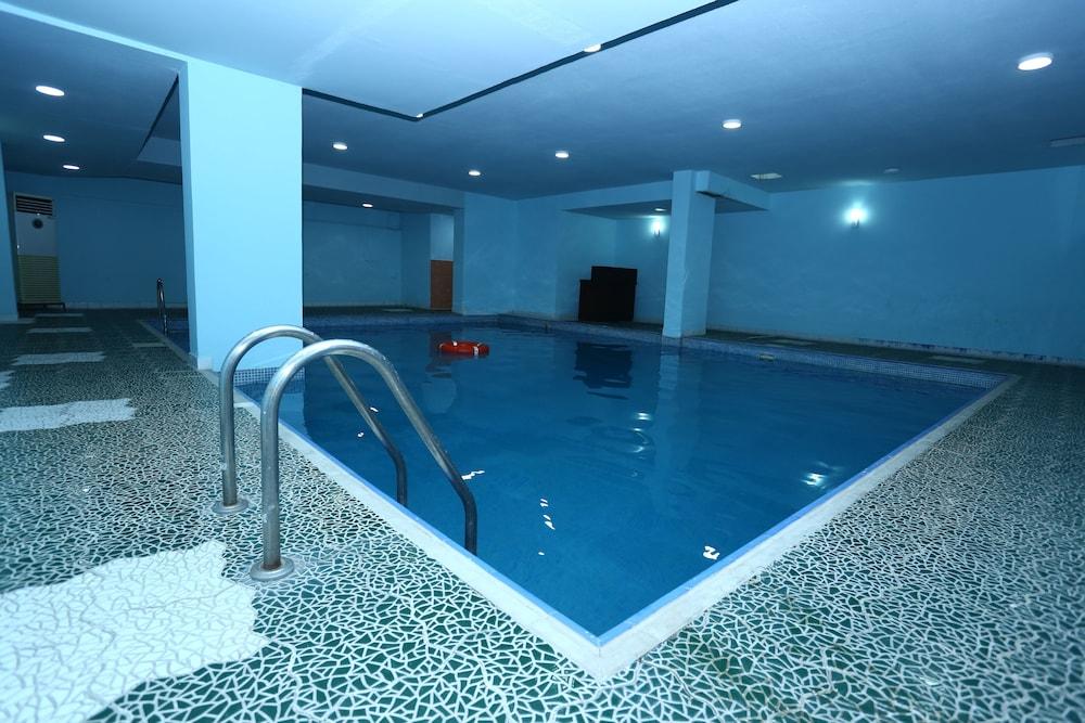 فندق جولدن بوجاري الخبر - Indoor Pool