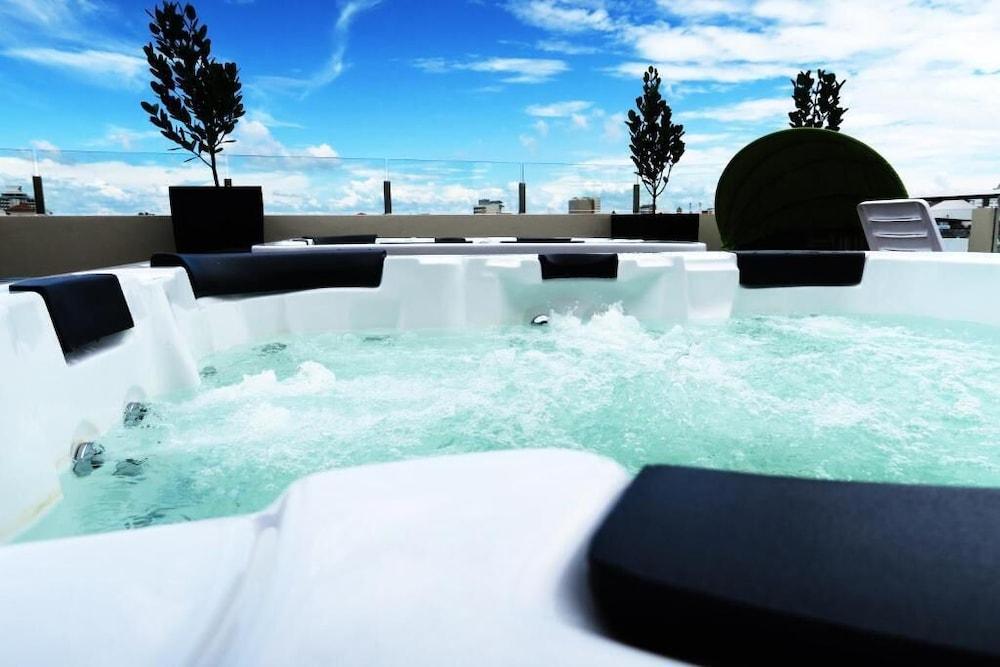 Le Dream Boutique Hotel - Rooftop Pool