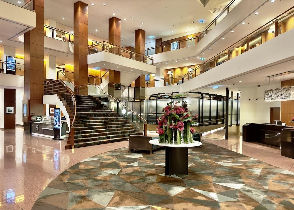 Four Seasons Hotel Sydney - Interior Entrance