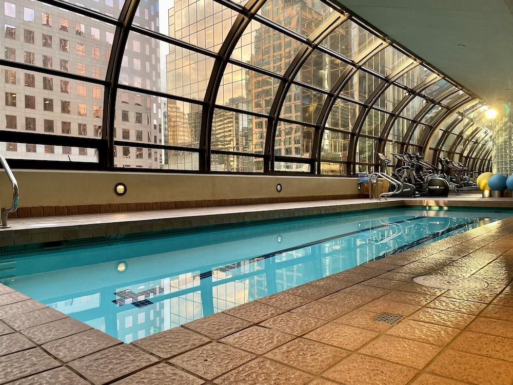 Metropolitan Hotel Vancouver - Indoor Pool