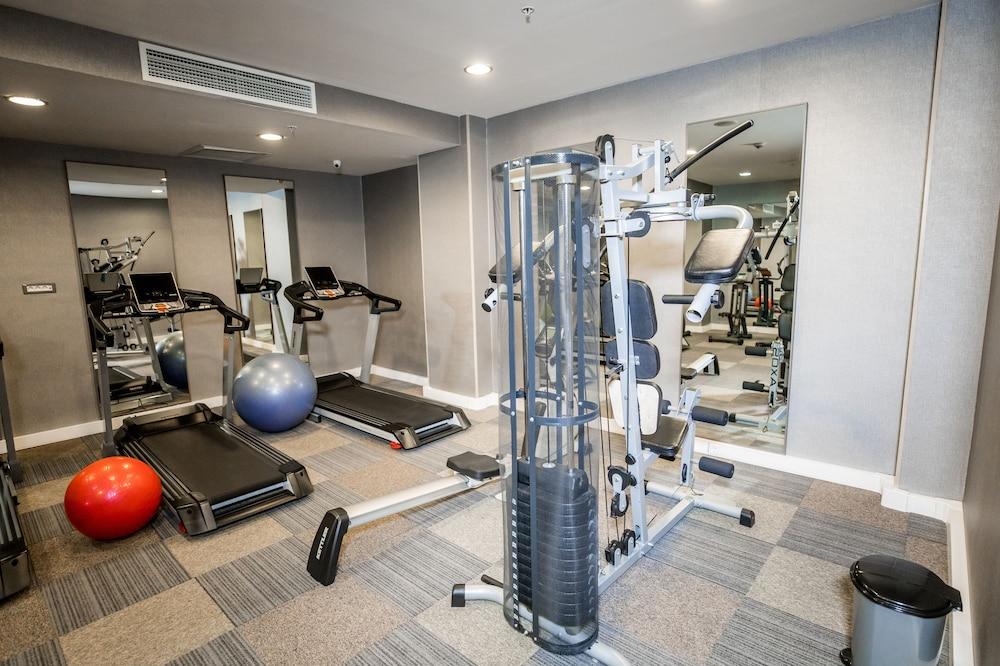 Parkside Hotel & Apartments - Fitness Facility