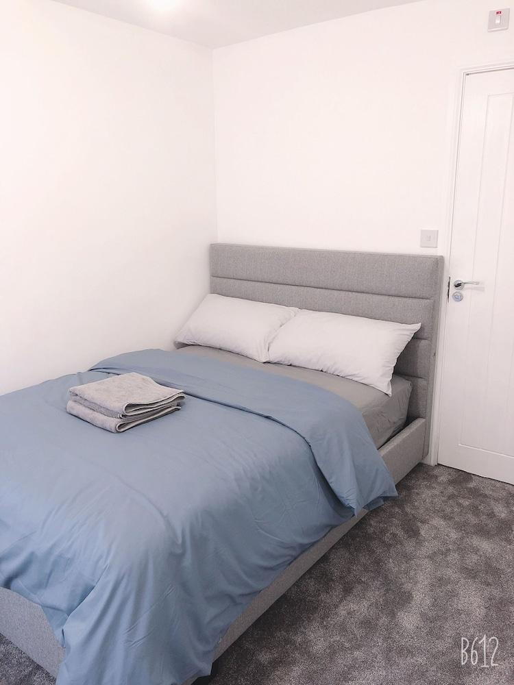 Two bedrooms self-contained flat with Free Parking - Flat 2 - Room