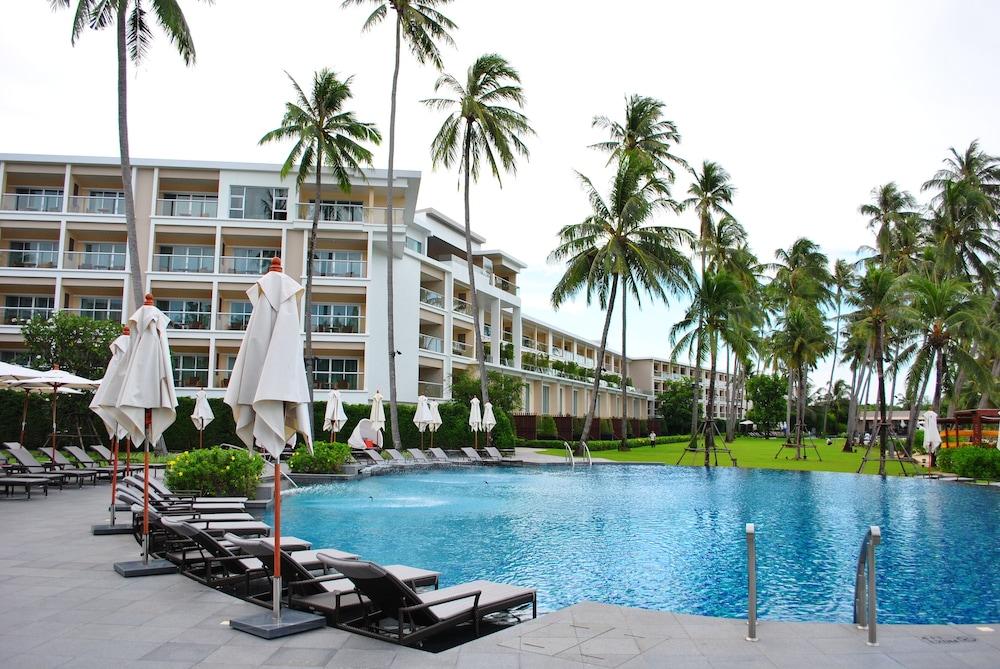 Phuket Panwa Beachfront Resort - Outdoor Pool