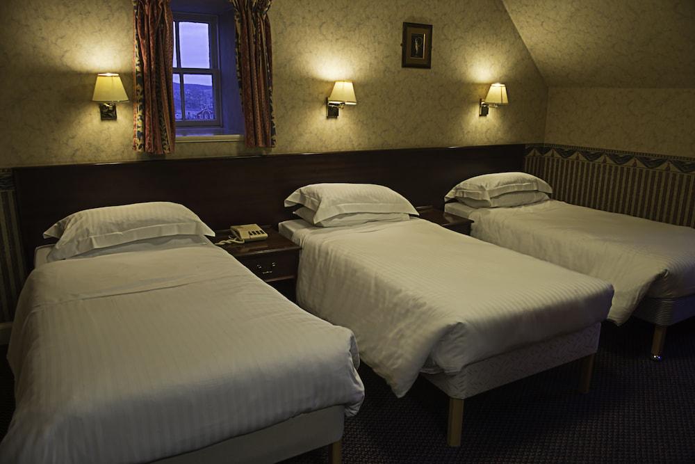 The Queen's Hotel - Room