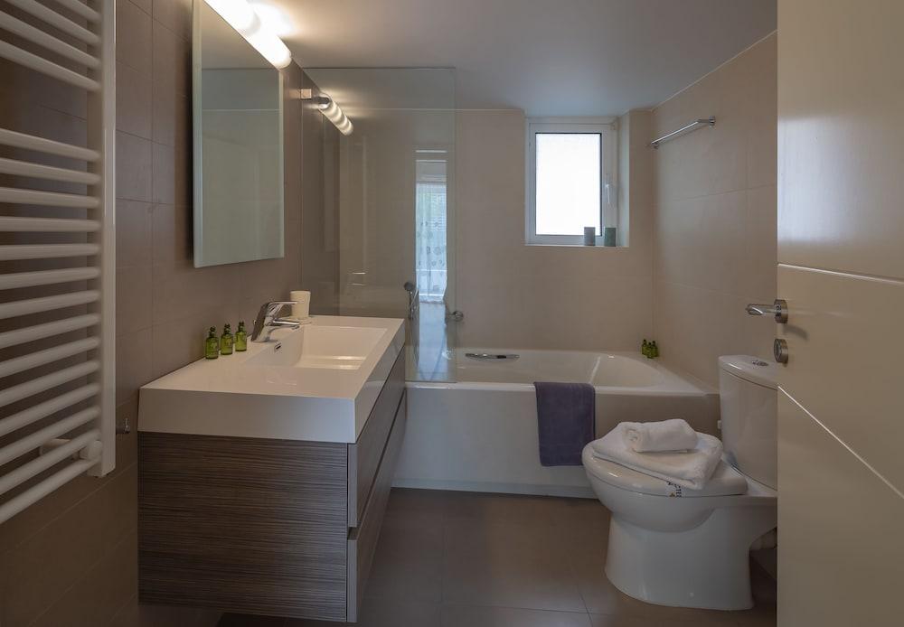 Sagittarius - Faliro Sea Side Apartment - Bathroom