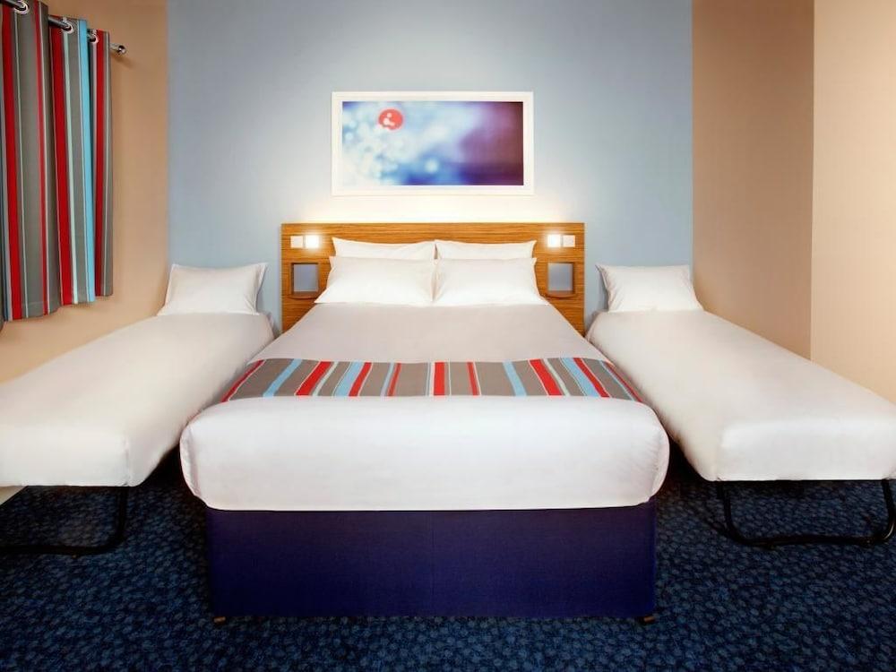 Travelodge Gatwick Airport Central - Room