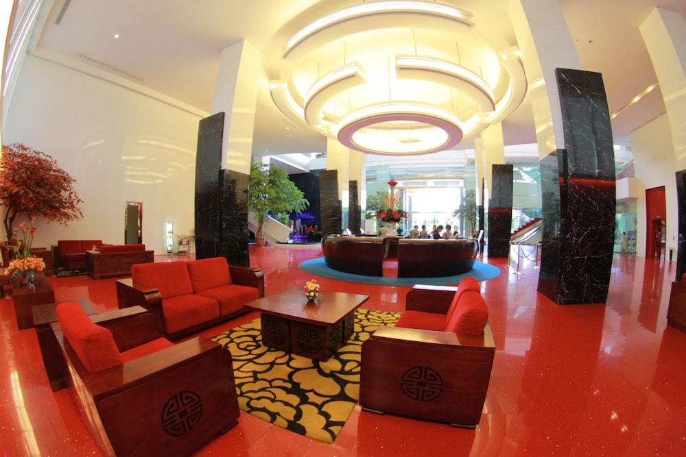 Merlynn Park Hotel - Lobby Sitting Area