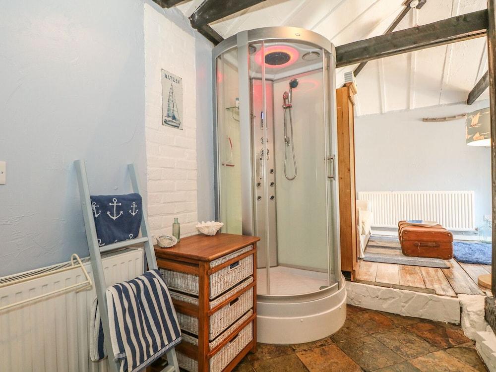 Old Beams Lodge - Bathroom