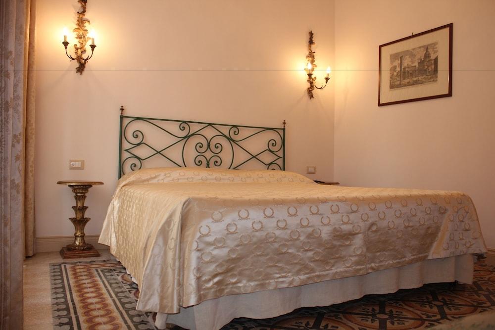 Rome Charming Suites - Room