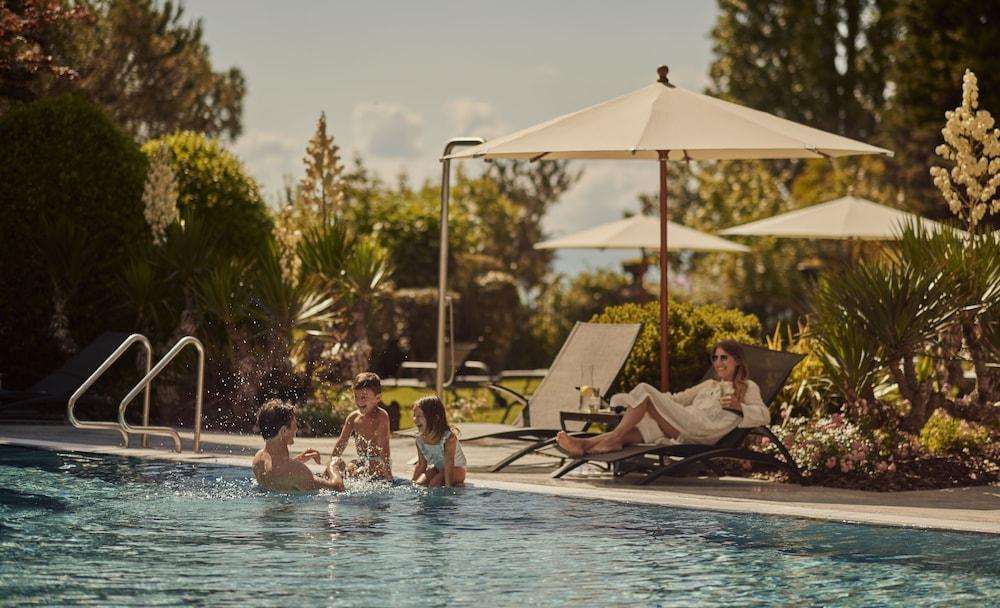 Fairmont Le Montreux Palace - Outdoor Pool