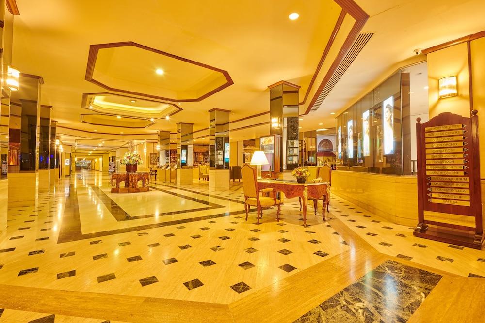Galadari Hotel - Lobby Sitting Area
