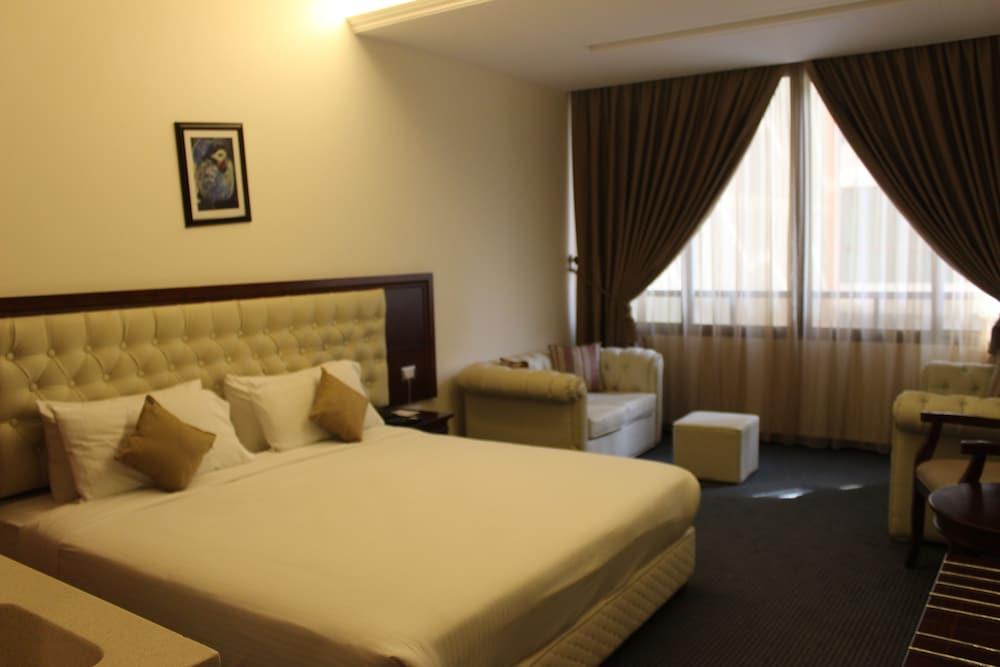 MidTown Hotel & Suites - Room