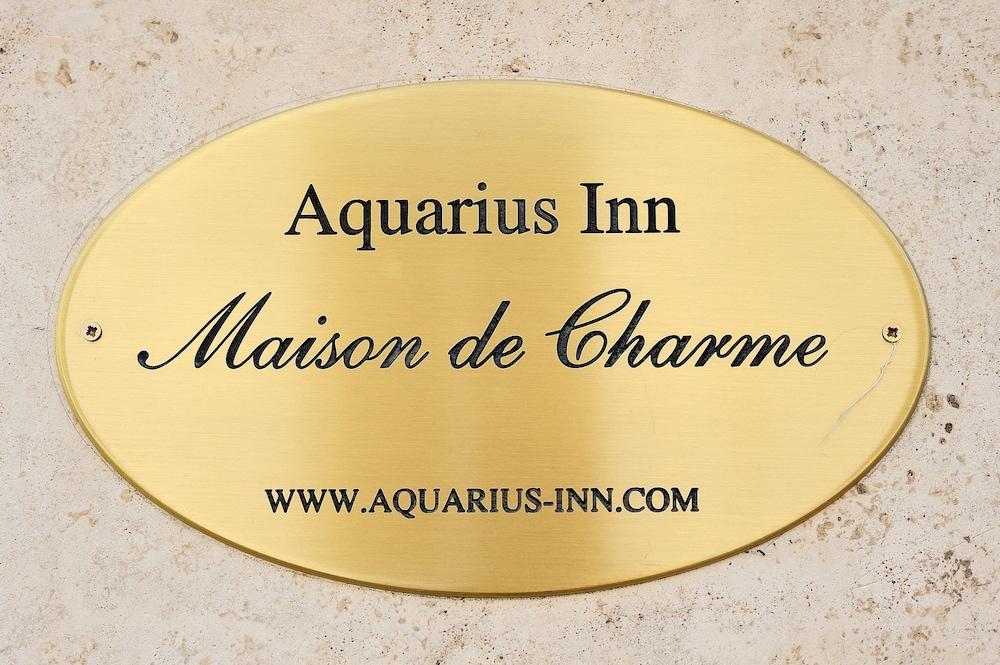 Aquarius Inn - Exterior detail