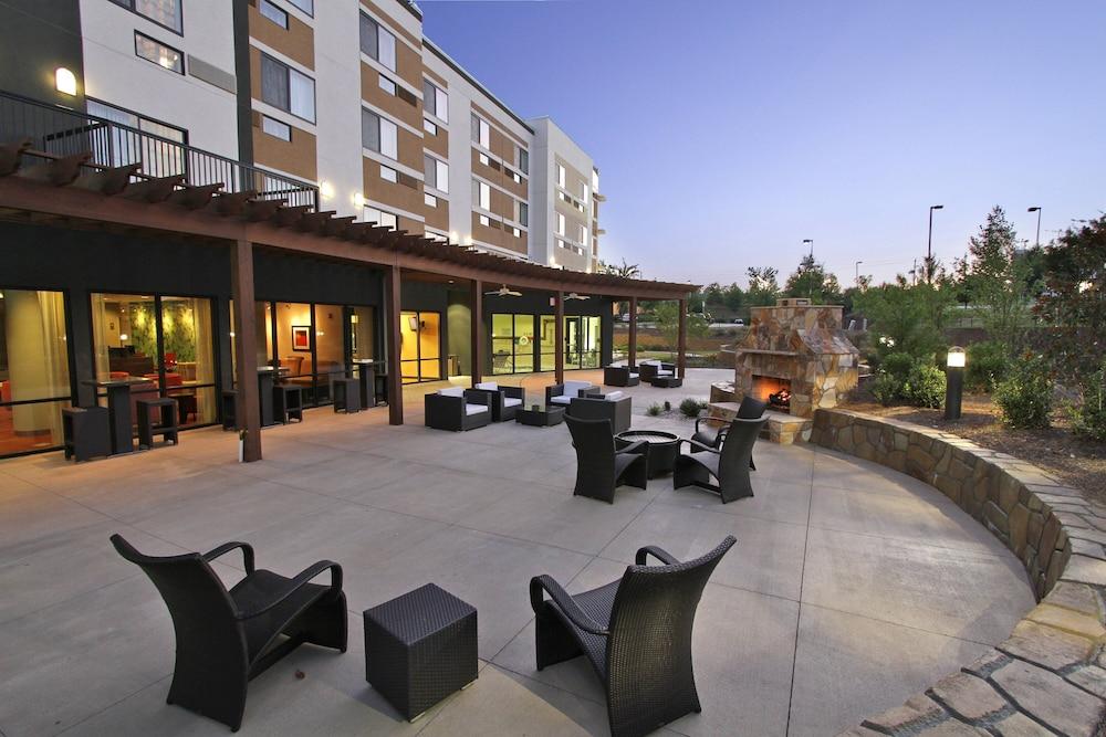 Courtyard by Marriott Raleigh North/Triangle Town Center - Exterior